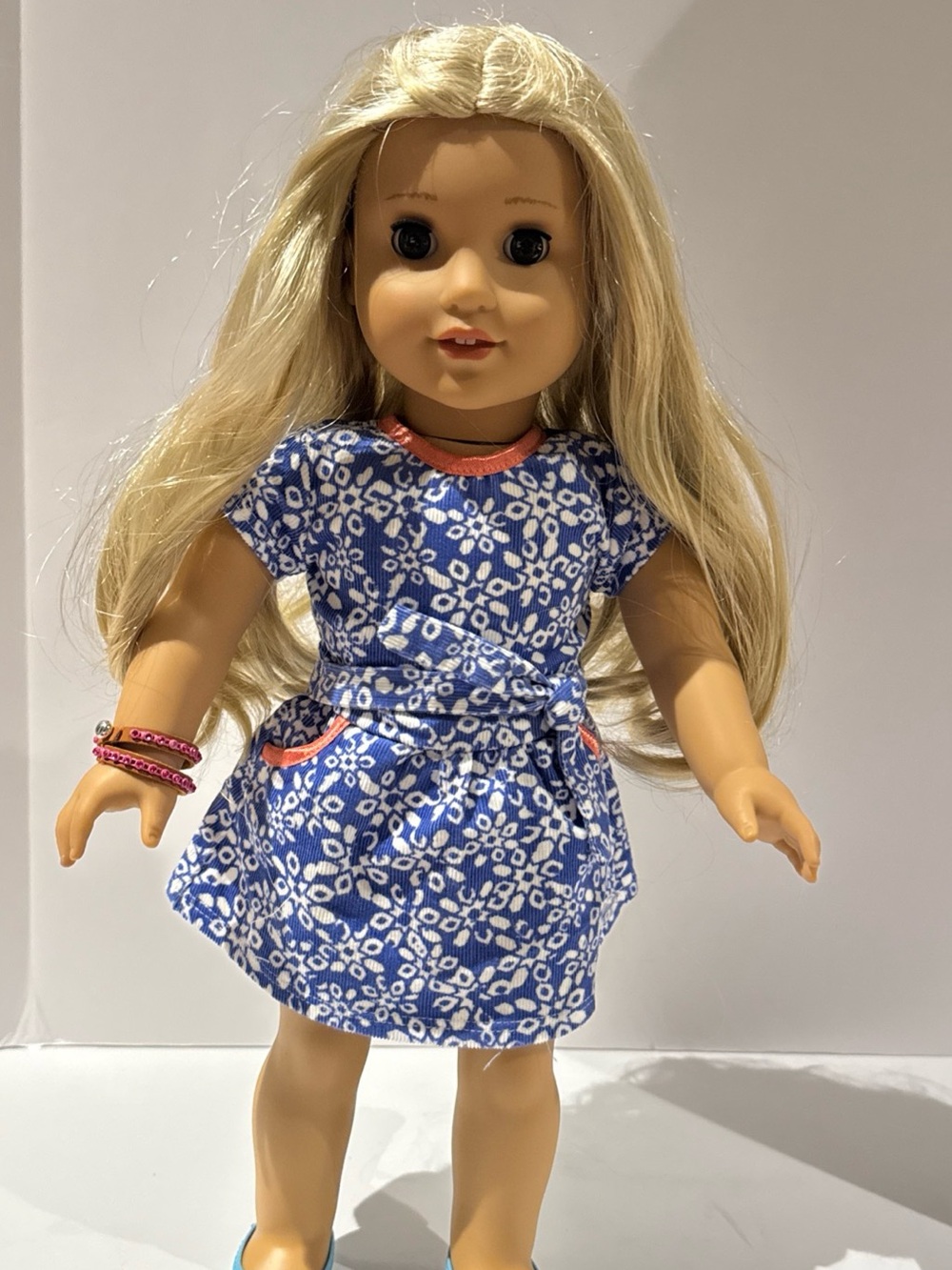 American Girl Doll Toy Truly Me Number #61 Blue Grey Eyes Blonde Curly Outfit
